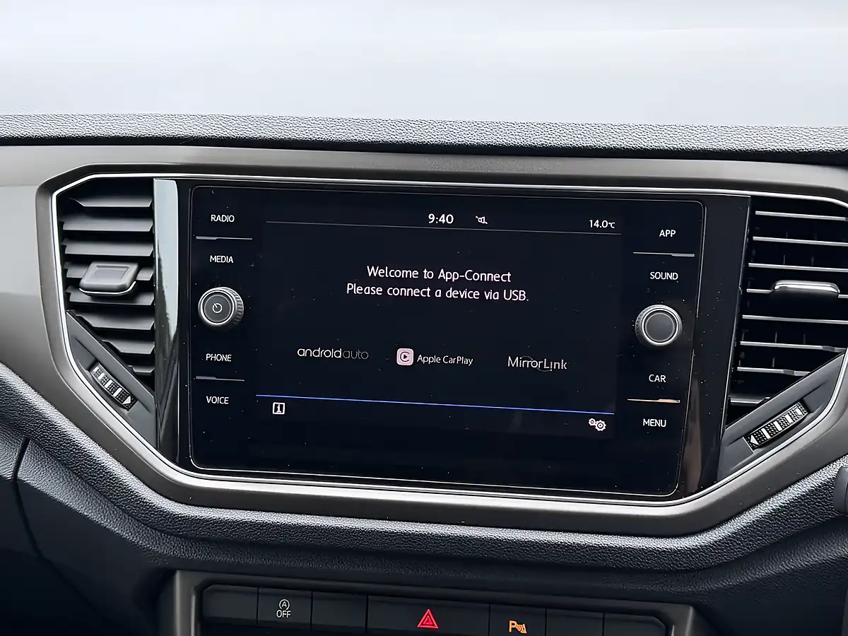 Used 2018 Volkswagen T-Roc Se White - Interior and Exterior details 9