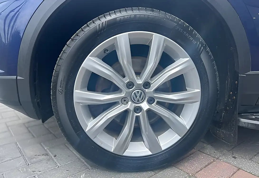 Used 2018 Volkswagen T-Roc Sel Atlantic Blue - Interior and Exterior details 11