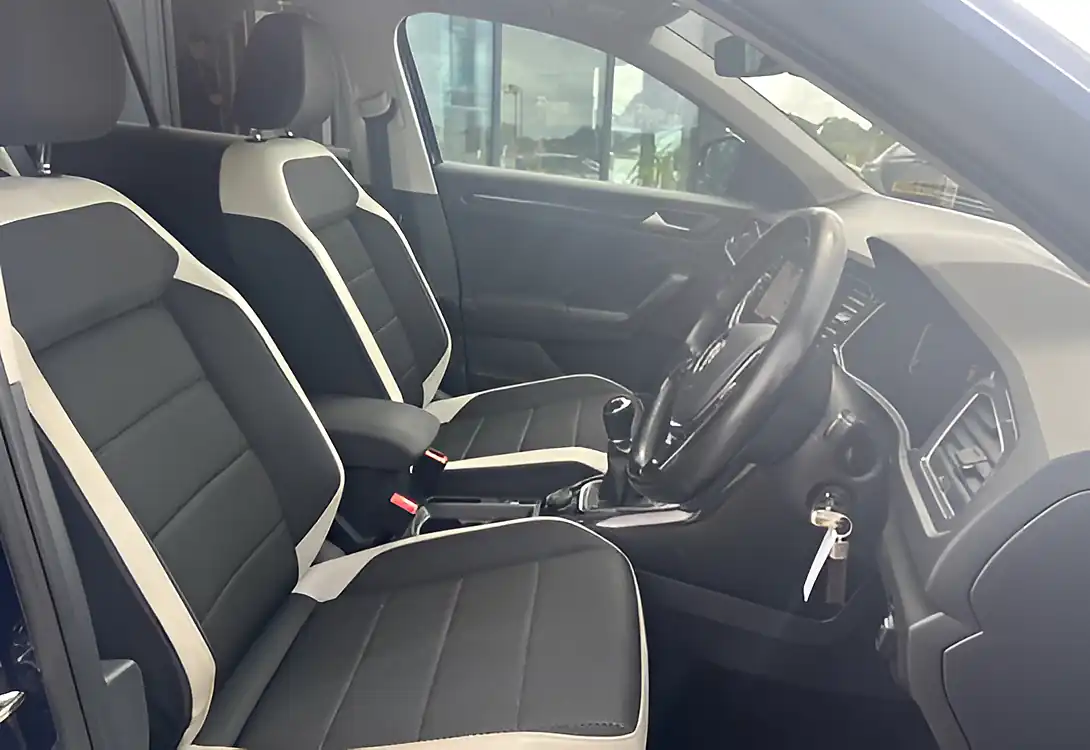 Used 2018 Volkswagen T-Roc Sel Atlantic Blue - Interior and Exterior details 15