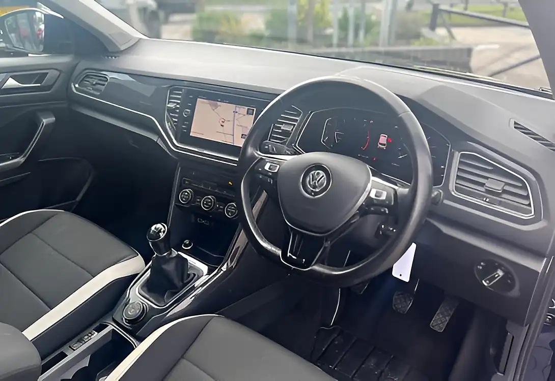 Used 2018 Volkswagen T-Roc Sel Atlantic Blue - Interior and Exterior details 16