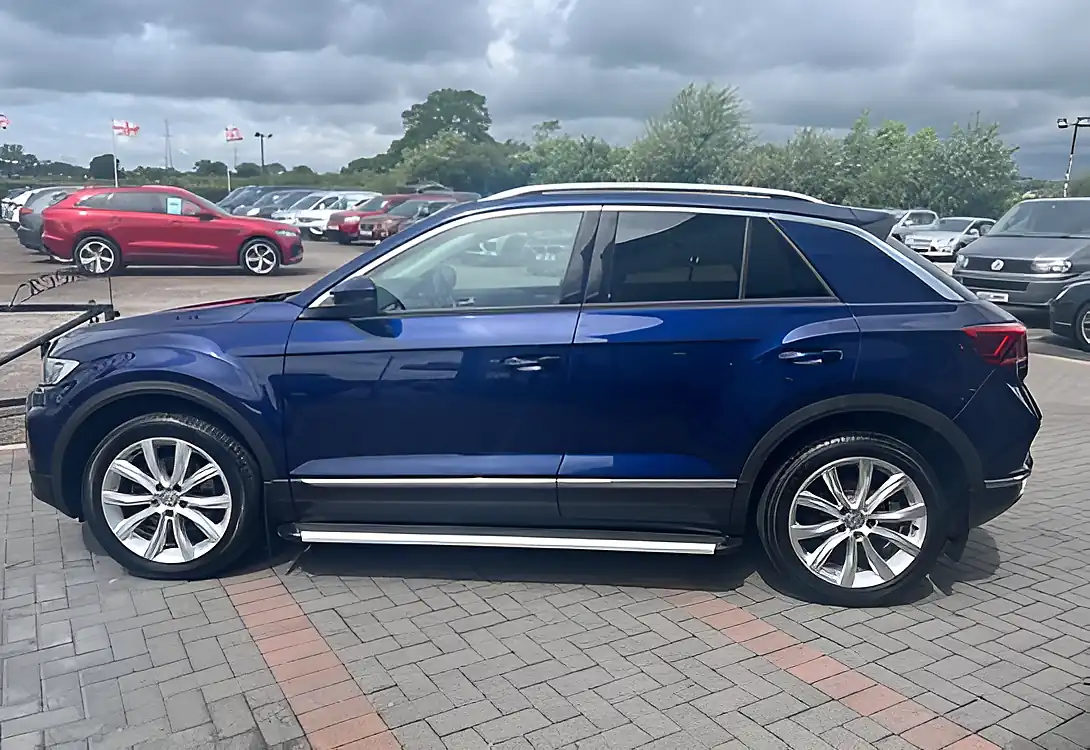 Used 2018 Volkswagen T-Roc Sel Atlantic Blue - Interior and Exterior details 9