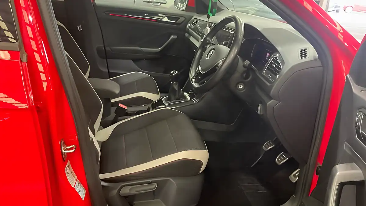 Used 2018 Volkswagen T-Roc Sel Red - Interior and Exterior details 13