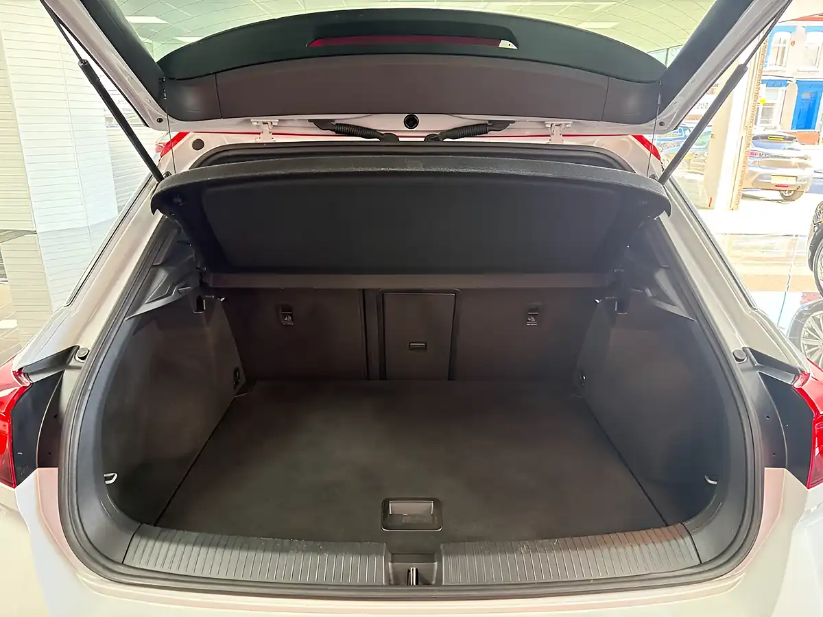 Used 2018 Volkswagen T-Roc Sel Silver - Interior and Exterior details 10