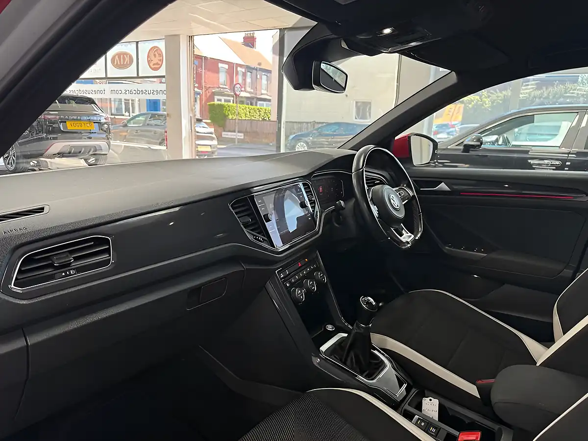 Used 2018 Volkswagen T-Roc Sel Silver - Interior and Exterior details 14