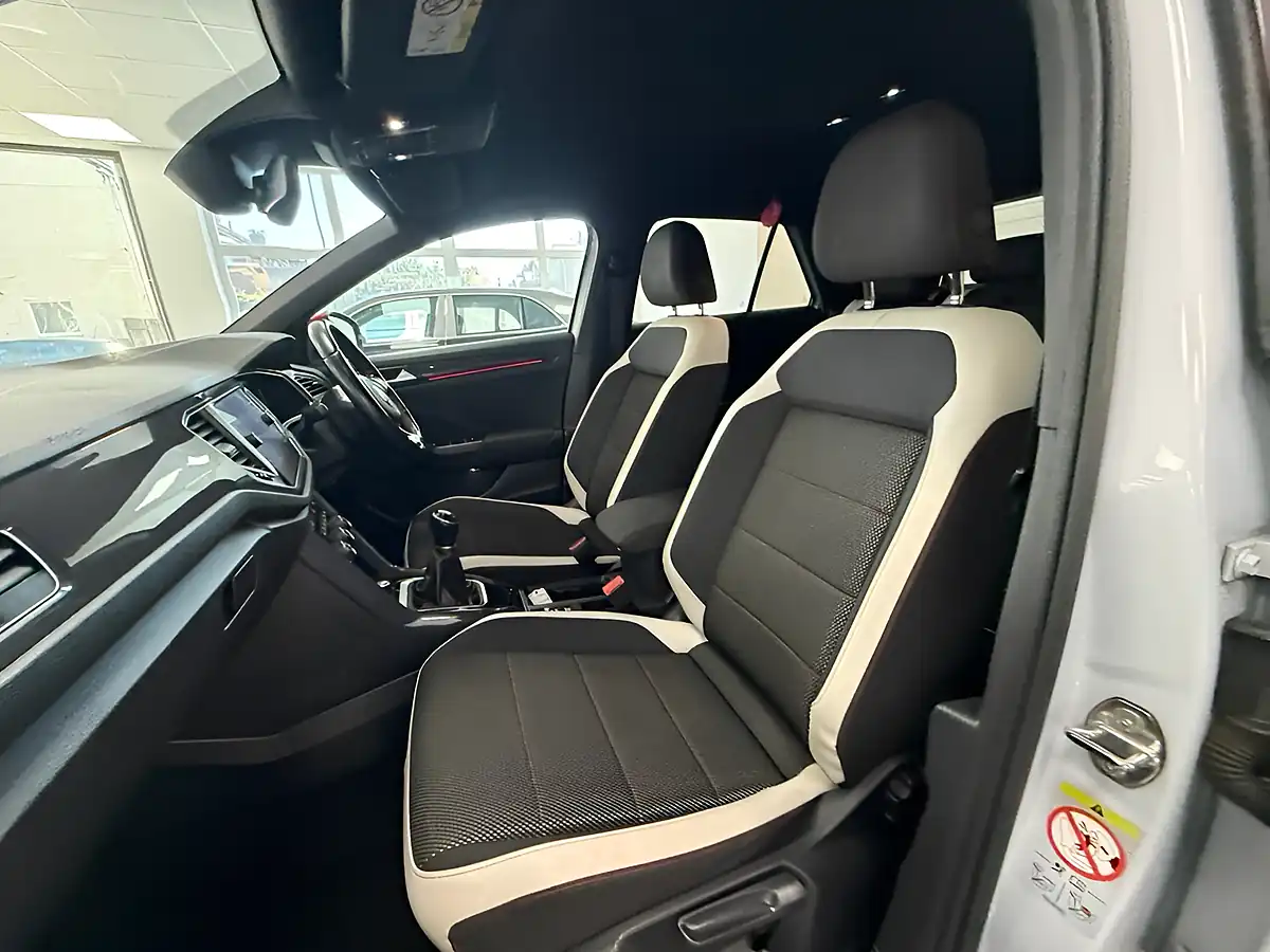 Used 2018 Volkswagen T-Roc Sel Silver - Interior and Exterior details 16