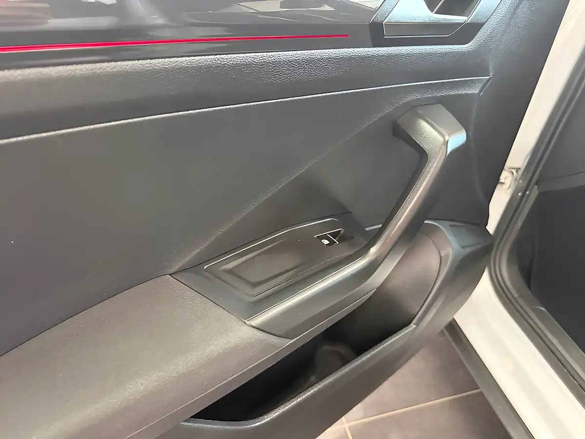 Used 2018 Volkswagen T-Roc Sel Silver - Interior and Exterior details 17