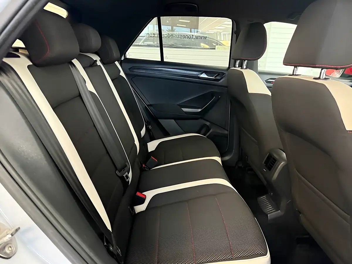 Used 2018 Volkswagen T-Roc Sel Silver - Interior and Exterior details 5
