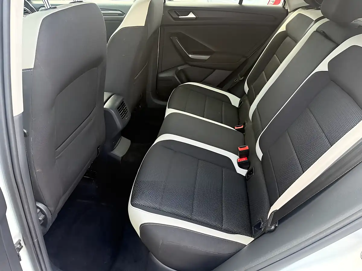 Used 2018 Volkswagen T-Roc Sel White - Interior and Exterior details 11