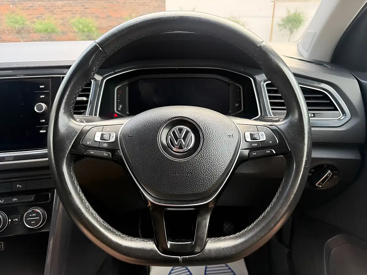 Used 2018 Volkswagen T-Roc Sel White - Interior and Exterior details 15