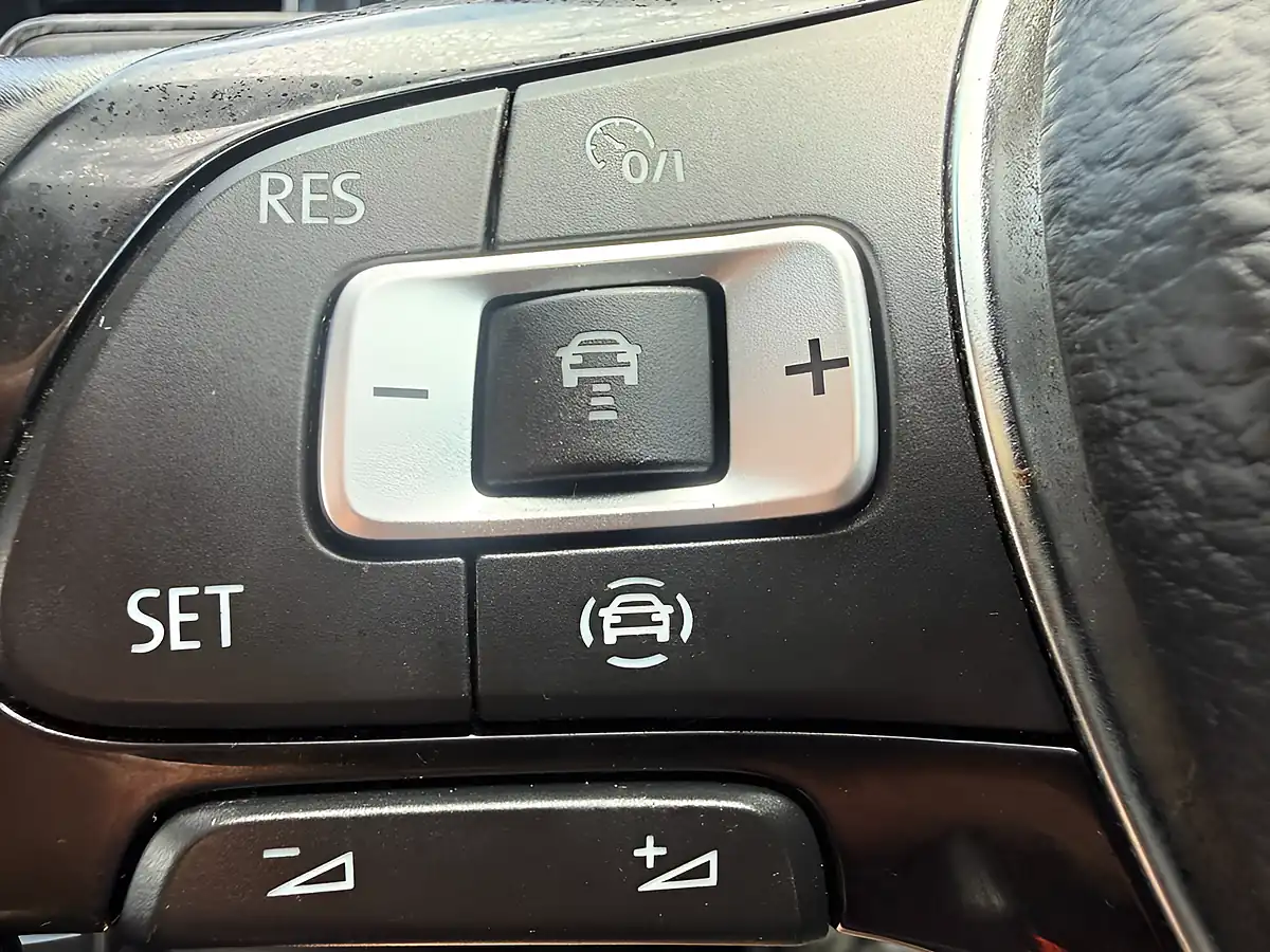 Used 2018 Volkswagen T-Roc Sel White - Interior and Exterior details 17