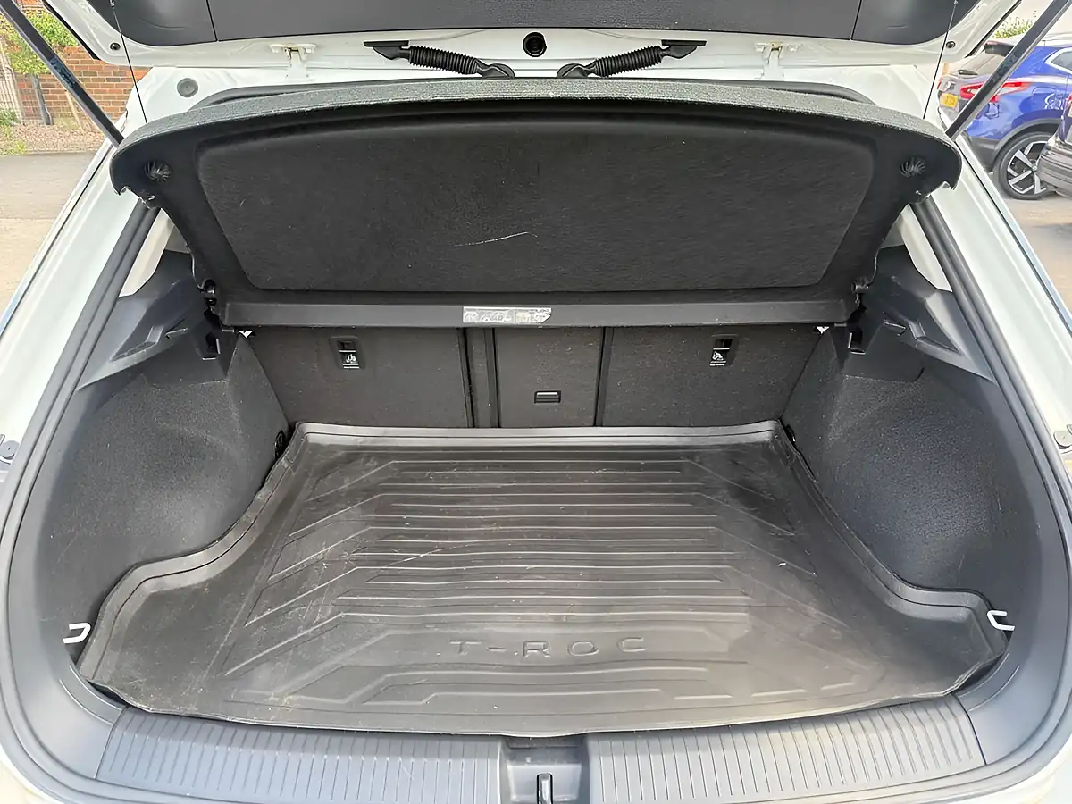 Used 2018 Volkswagen T-Roc Sel White - Interior and Exterior details 9