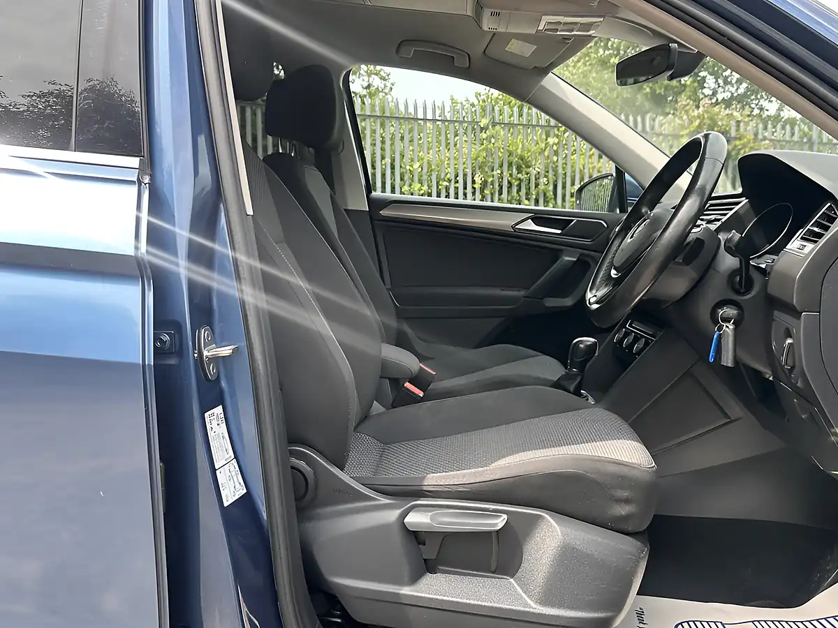 Used 2018 Volkswagen Tiguan Allspace Se Nav Blue - Interior and Exterior details 13