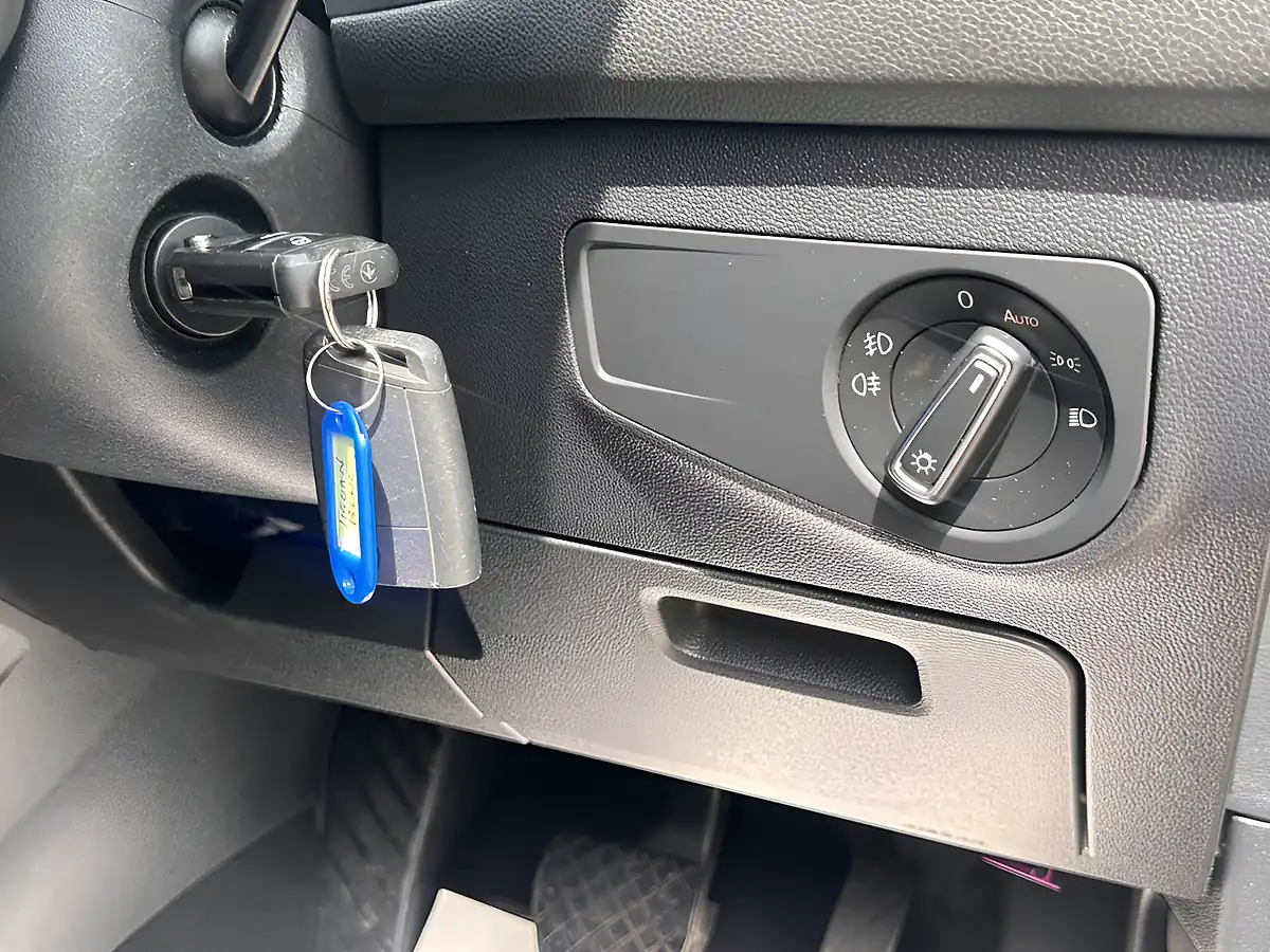 Used 2018 Volkswagen Tiguan Allspace Se Nav Blue - Interior and Exterior details 15