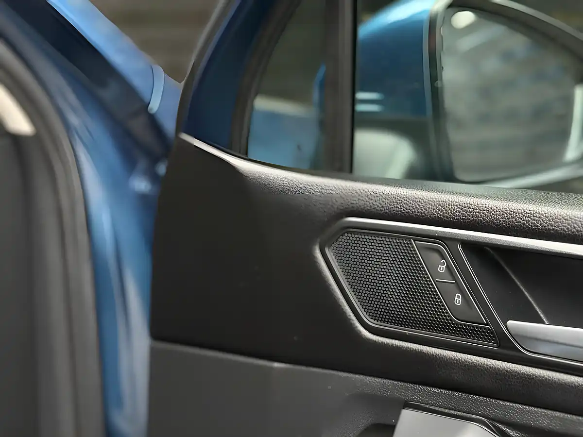 Used 2018 Volkswagen Tiguan Allspace Se Nav Blue - Interior and Exterior details 14