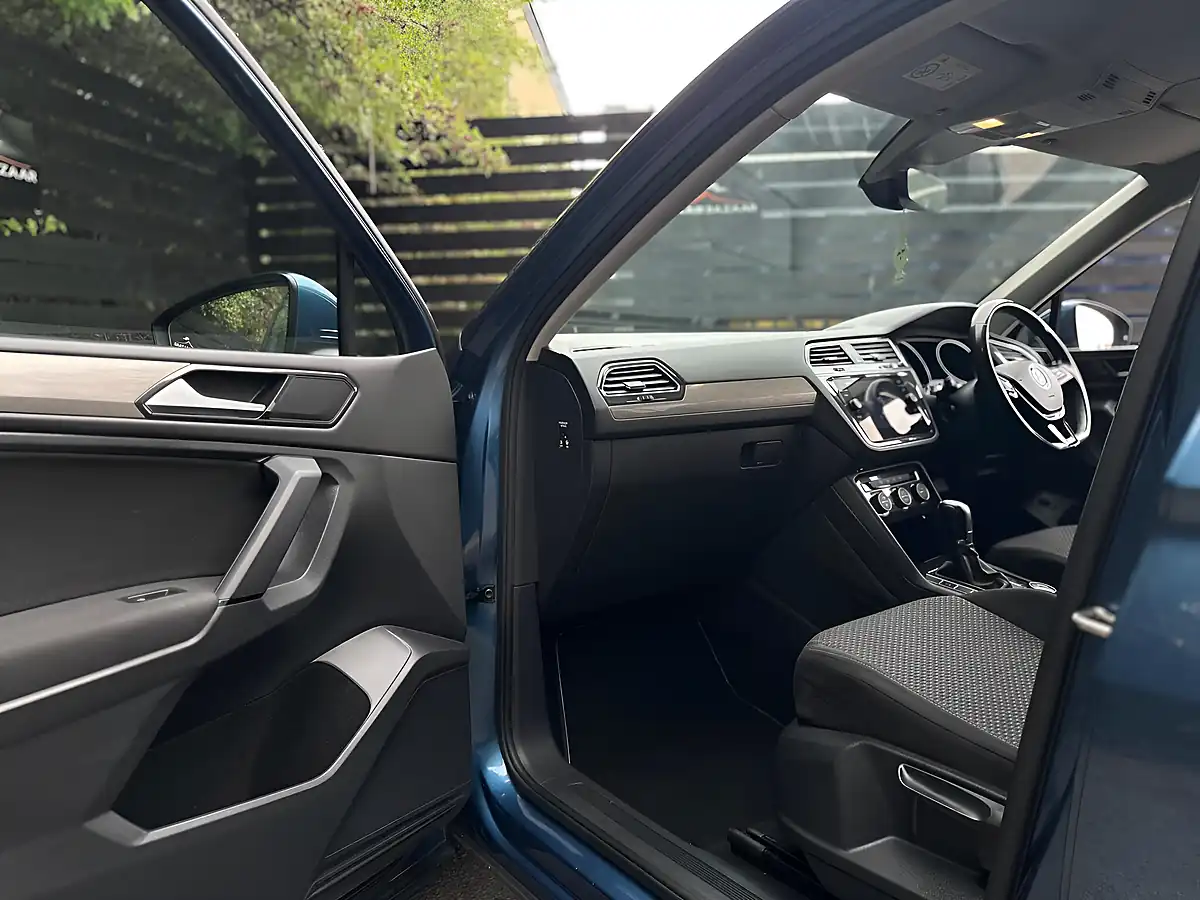 Used 2018 Volkswagen Tiguan Allspace Se Nav Blue - Interior and Exterior details 17