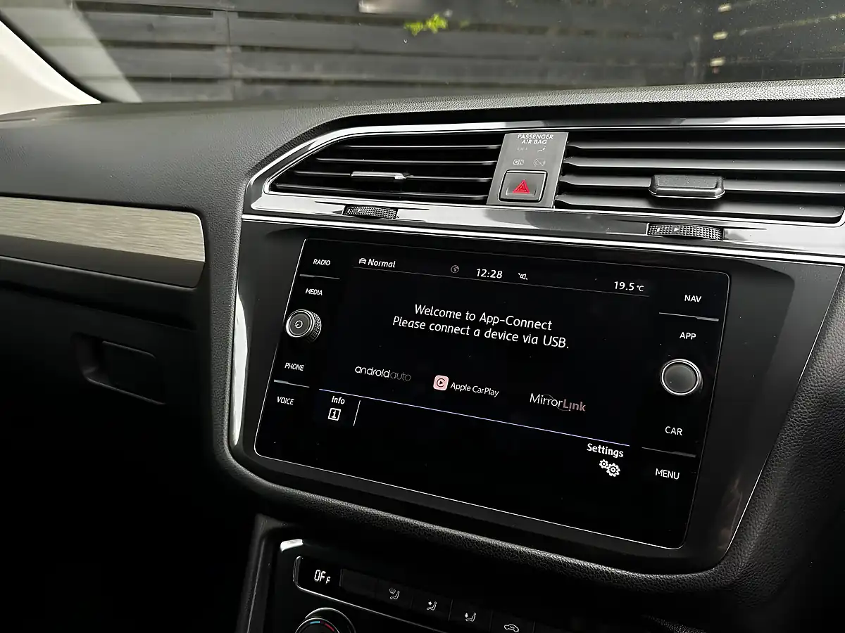 Used 2018 Volkswagen Tiguan Allspace Se Nav Blue - Interior and Exterior details 19
