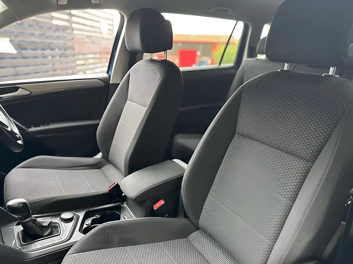 Used 2018 Volkswagen Tiguan Allspace Se Nav Blue - Interior and Exterior details 8