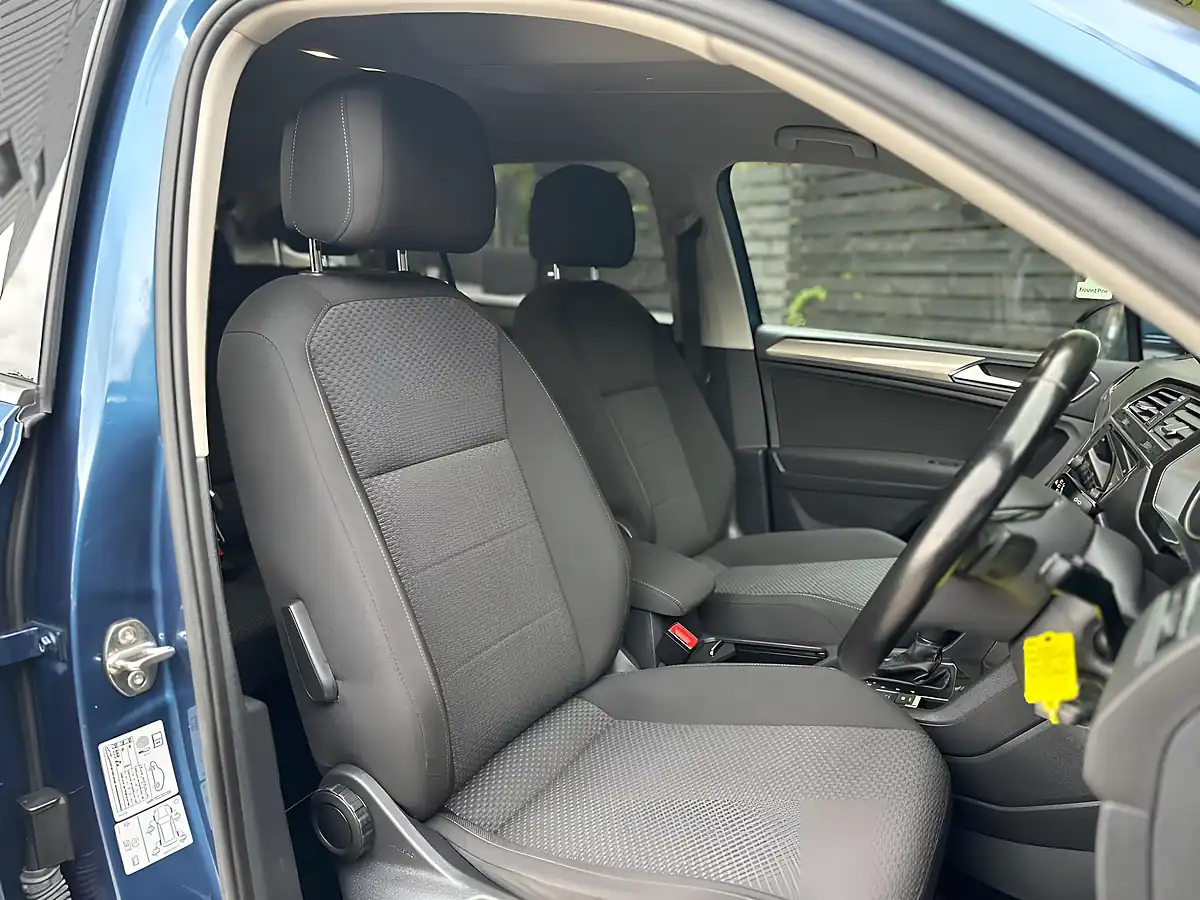 Used 2018 Volkswagen Tiguan Allspace Se Nav Blue - Interior and Exterior details 9