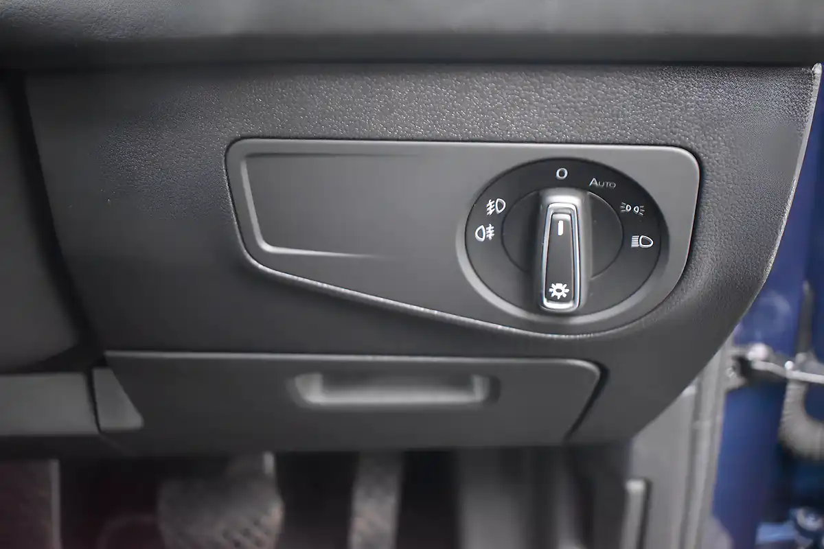 Used 2018 Volkswagen Tiguan Allspace Se Nav Blue Silk - Interior and Exterior details 12