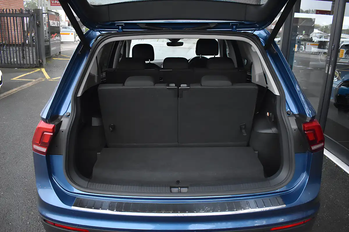 Used 2018 Volkswagen Tiguan Allspace Se Nav Blue Silk - Interior and Exterior details 14