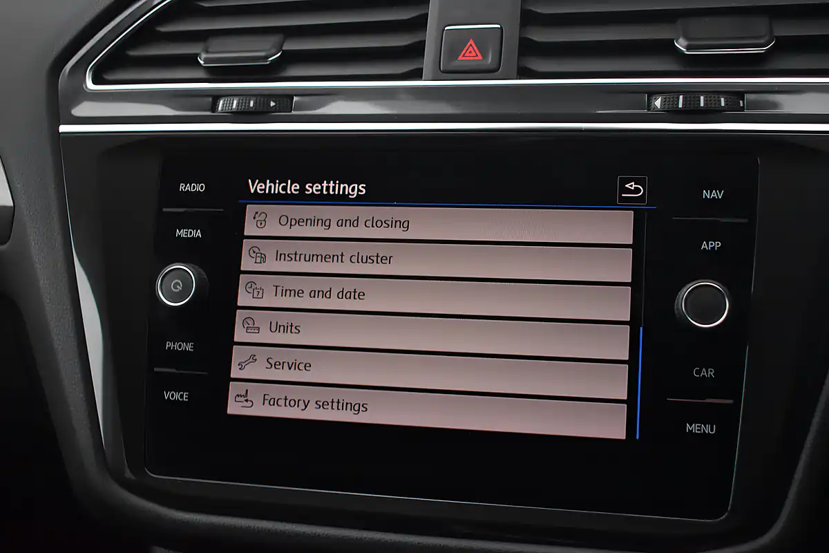 Used 2018 Volkswagen Tiguan Allspace Se Nav Blue Silk - Interior and Exterior details 15