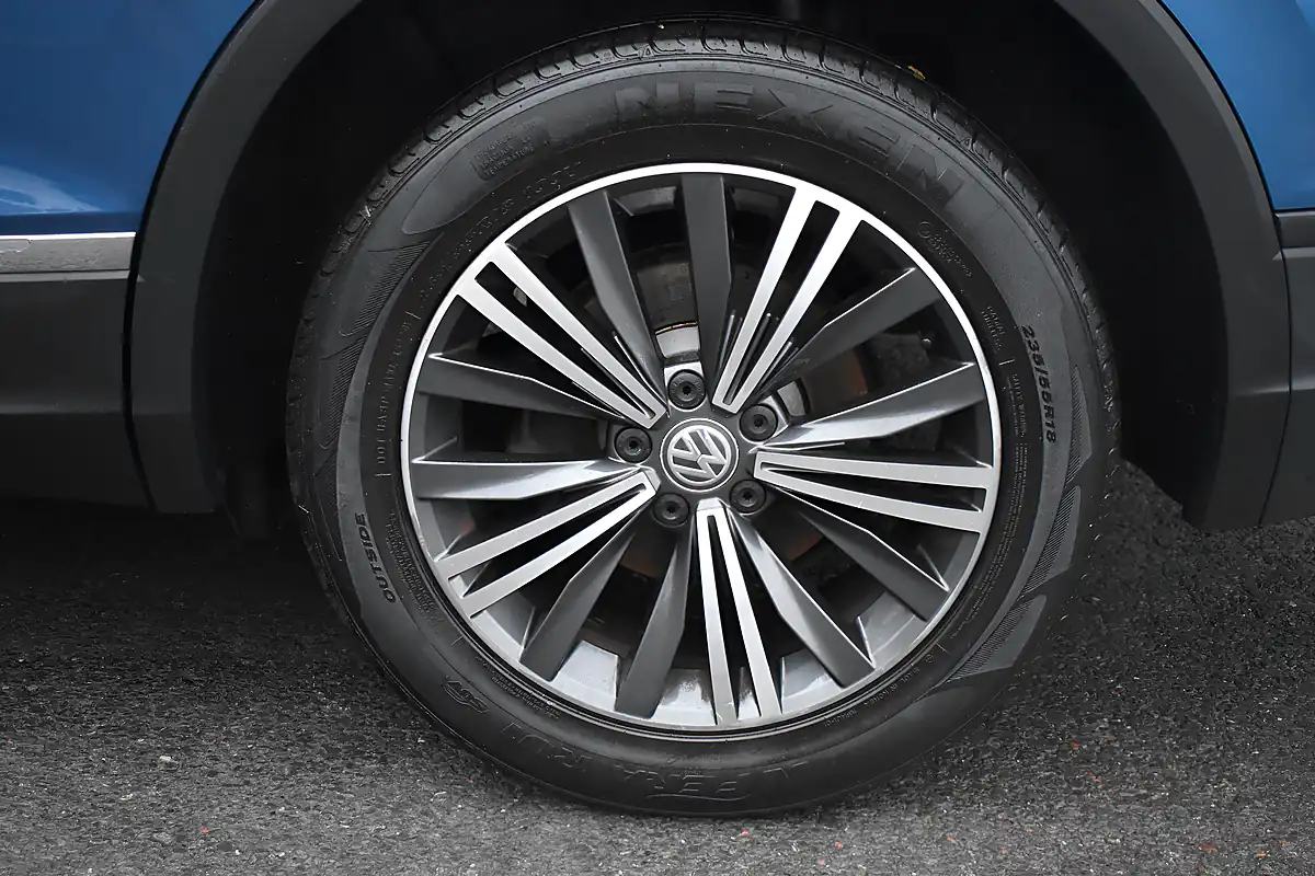 Used 2018 Volkswagen Tiguan Allspace Se Nav Blue Silk - Interior and Exterior details 17