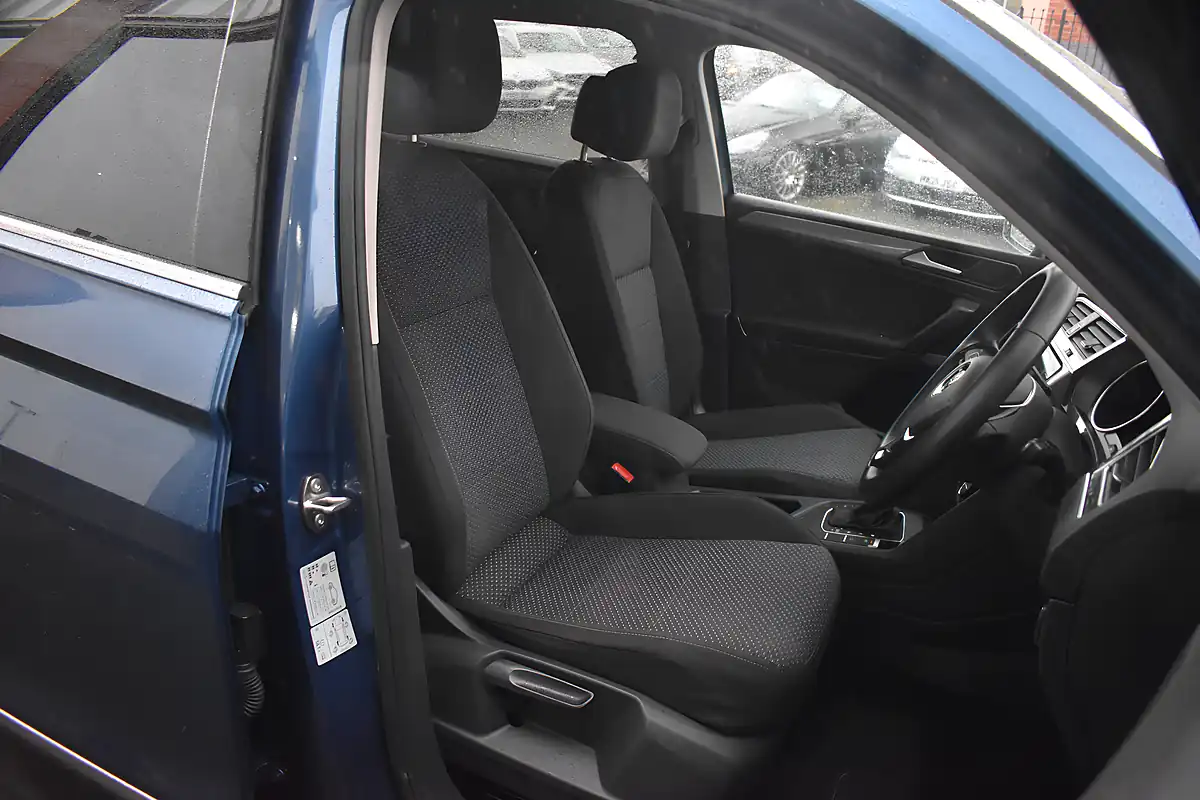 Used 2018 Volkswagen Tiguan Allspace Se Nav Blue Silk - Interior and Exterior details 7