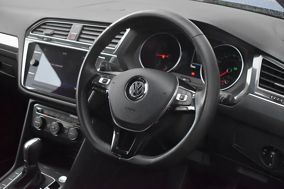 Used 2018 Volkswagen Tiguan Allspace Se Nav Blue Silk - Interior and Exterior details 9