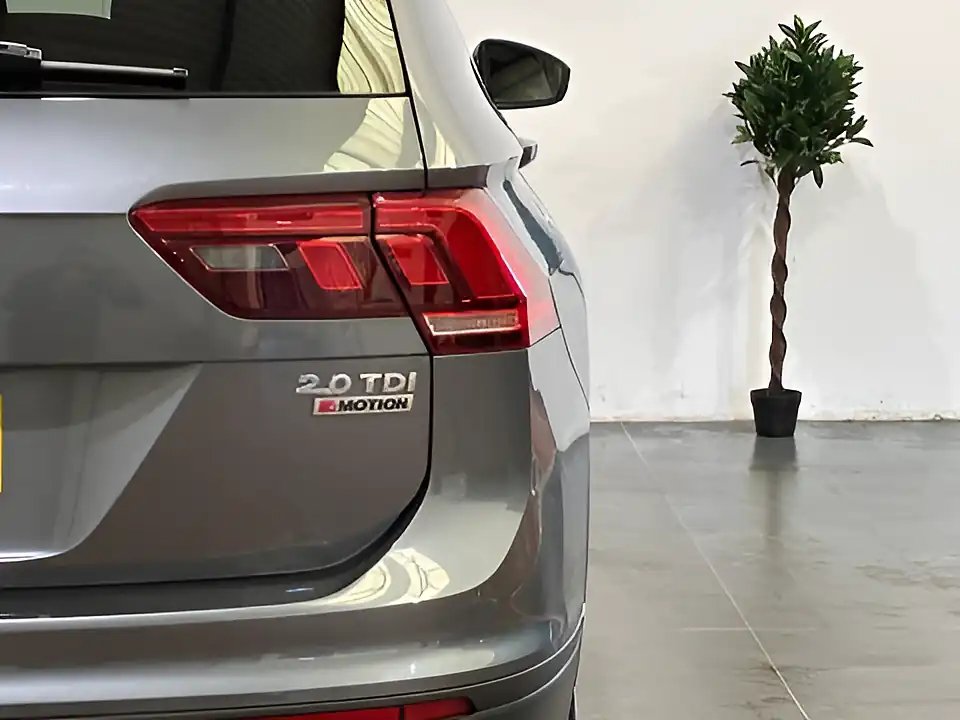 Used 2018 Volkswagen Tiguan Allspace Se Nav Grey - Interior and Exterior details 15