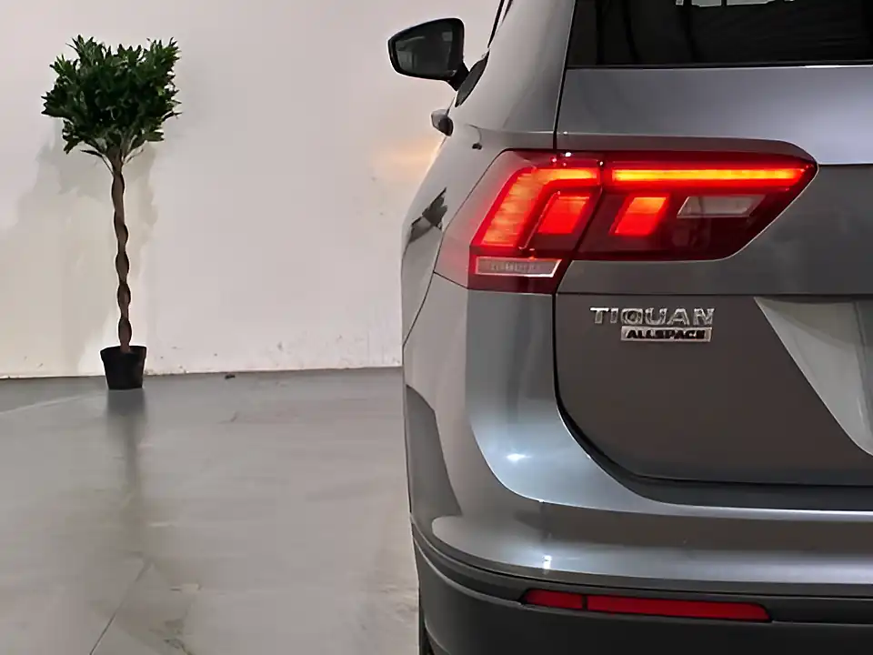 Used 2018 Volkswagen Tiguan Allspace Se Nav Grey - Interior and Exterior details 18