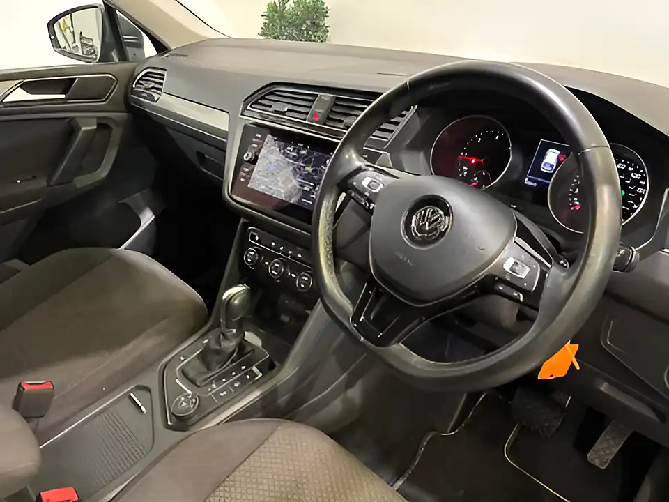 Used 2018 Volkswagen Tiguan Allspace Se Nav Grey - Interior and Exterior details 3