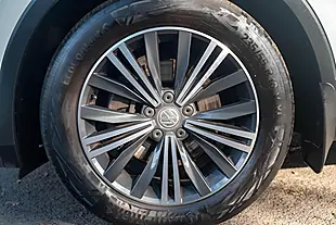 Used 2018 Volkswagen Tiguan Allspace Se Nav Pure White - Interior and Exterior details 11