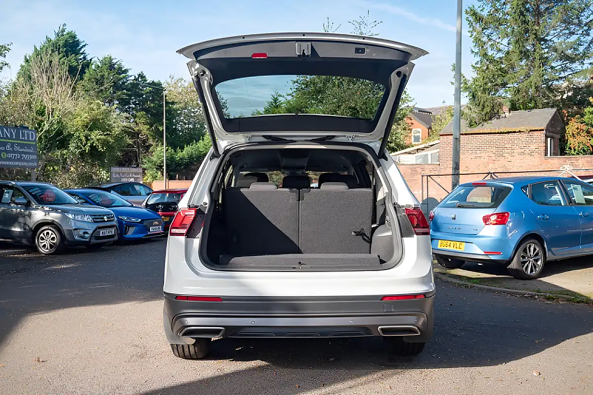 Used 2018 Volkswagen Tiguan Allspace Se Nav Pure White - Interior and Exterior details 13