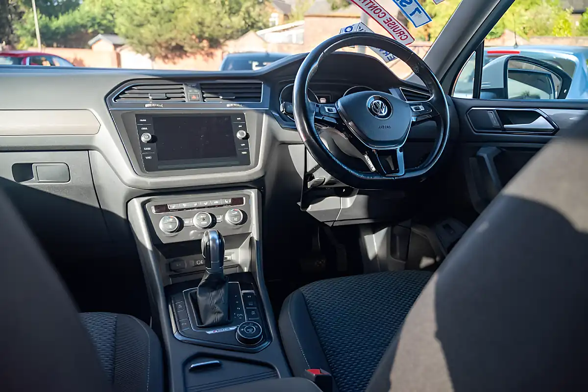 Used 2018 Volkswagen Tiguan Allspace Se Nav Pure White - Interior and Exterior details 17