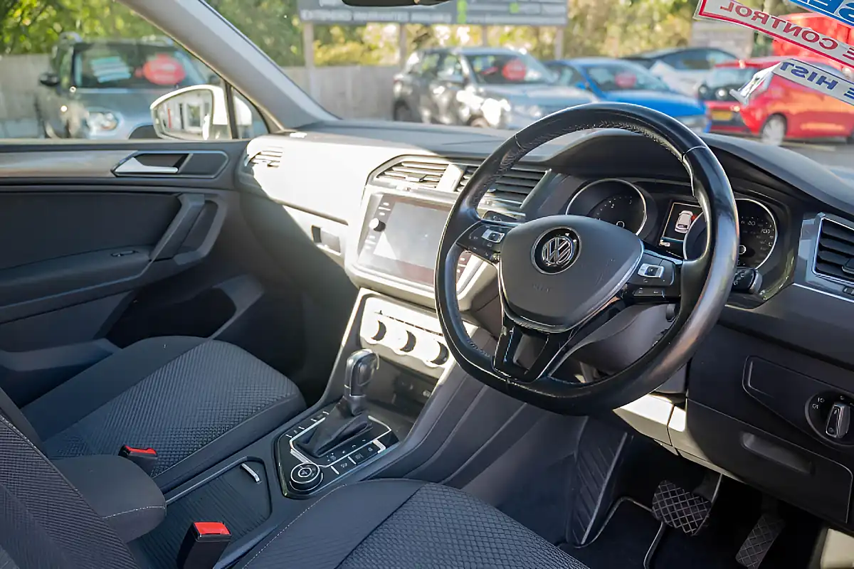 Used 2018 Volkswagen Tiguan Allspace Se Nav Pure White - Interior and Exterior details 2