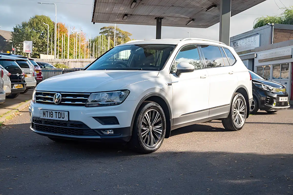 Used 2018 Volkswagen Tiguan Allspace Se Nav Pure White - Interior and Exterior details 4