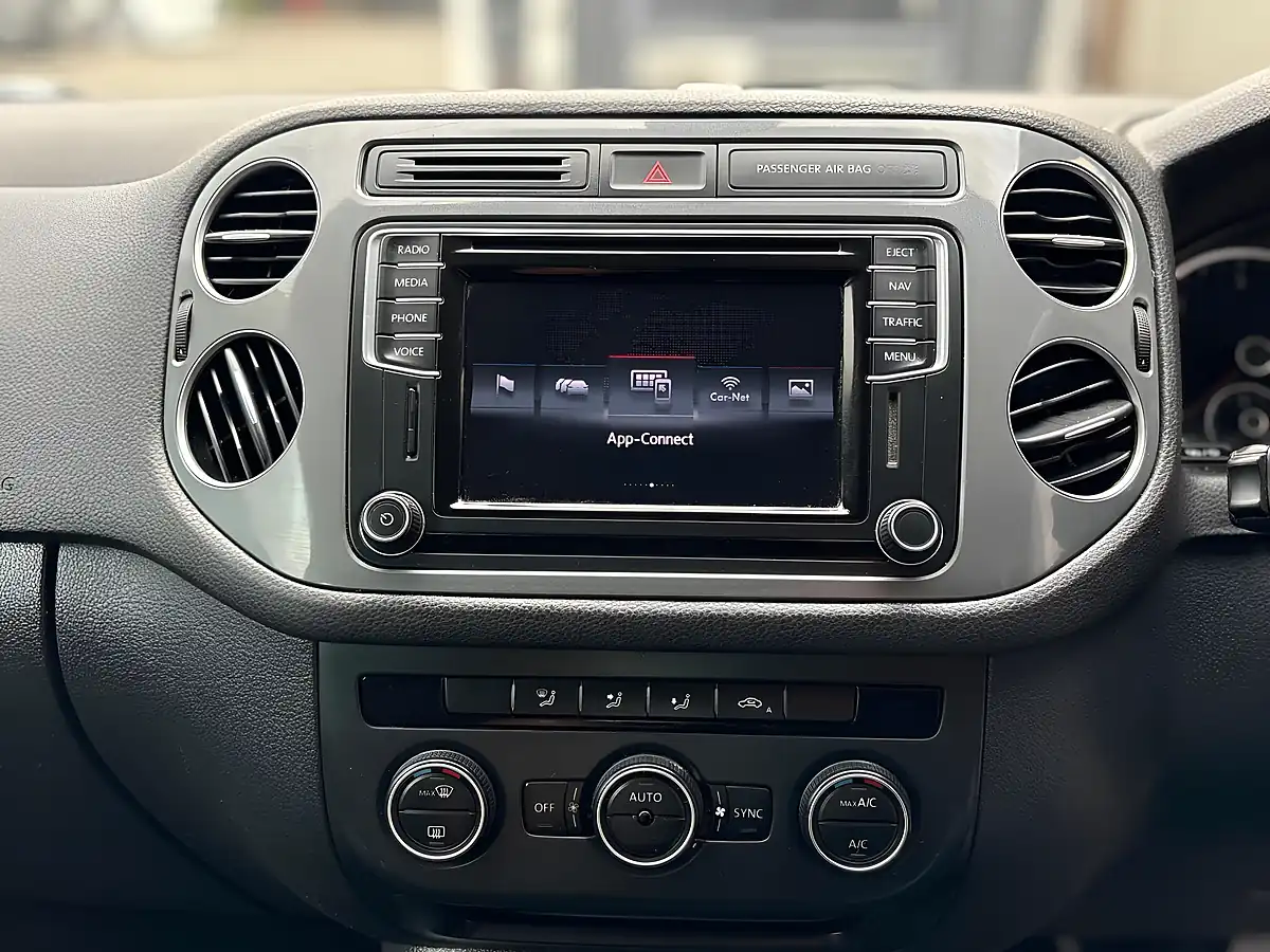 Used 2018 Volkswagen Tiguan Match Edition Black - Interior and Exterior details 17