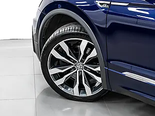 Used 2018 Volkswagen Tiguan R-Line Atlantic Blue - Interior and Exterior details 10