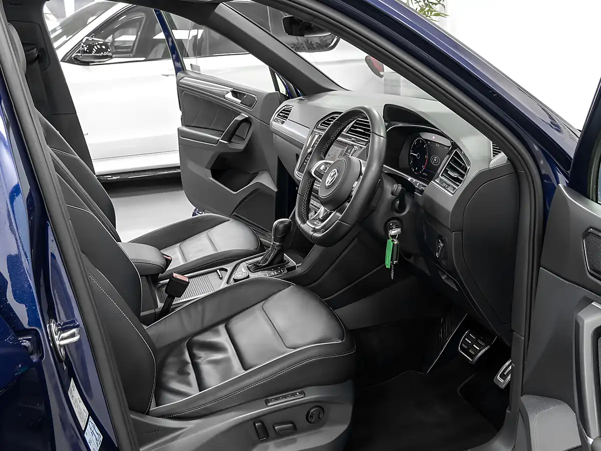 Used 2018 Volkswagen Tiguan R-Line Atlantic Blue - Interior and Exterior details 11
