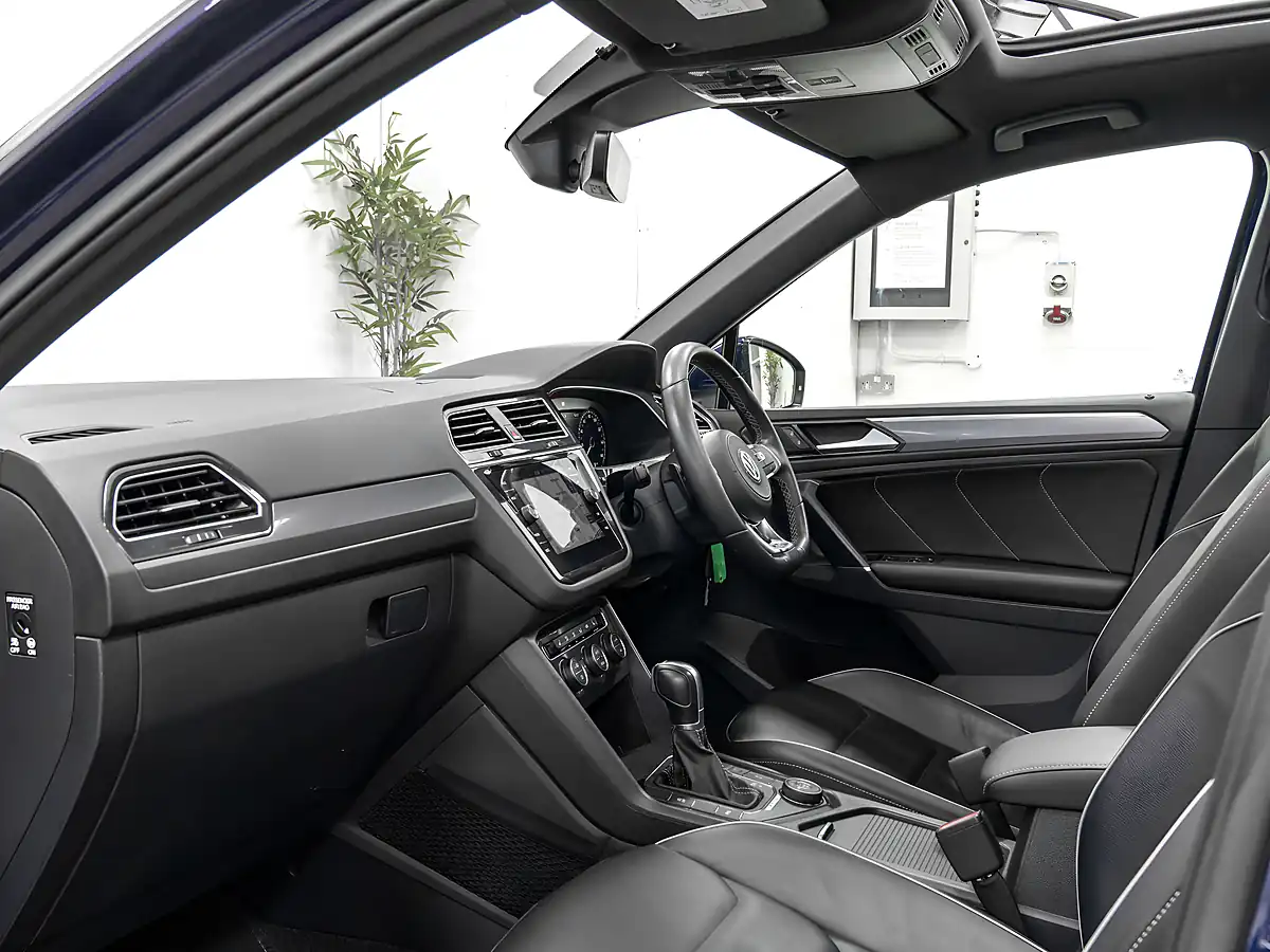 Used 2018 Volkswagen Tiguan R-Line Atlantic Blue - Interior and Exterior details 12
