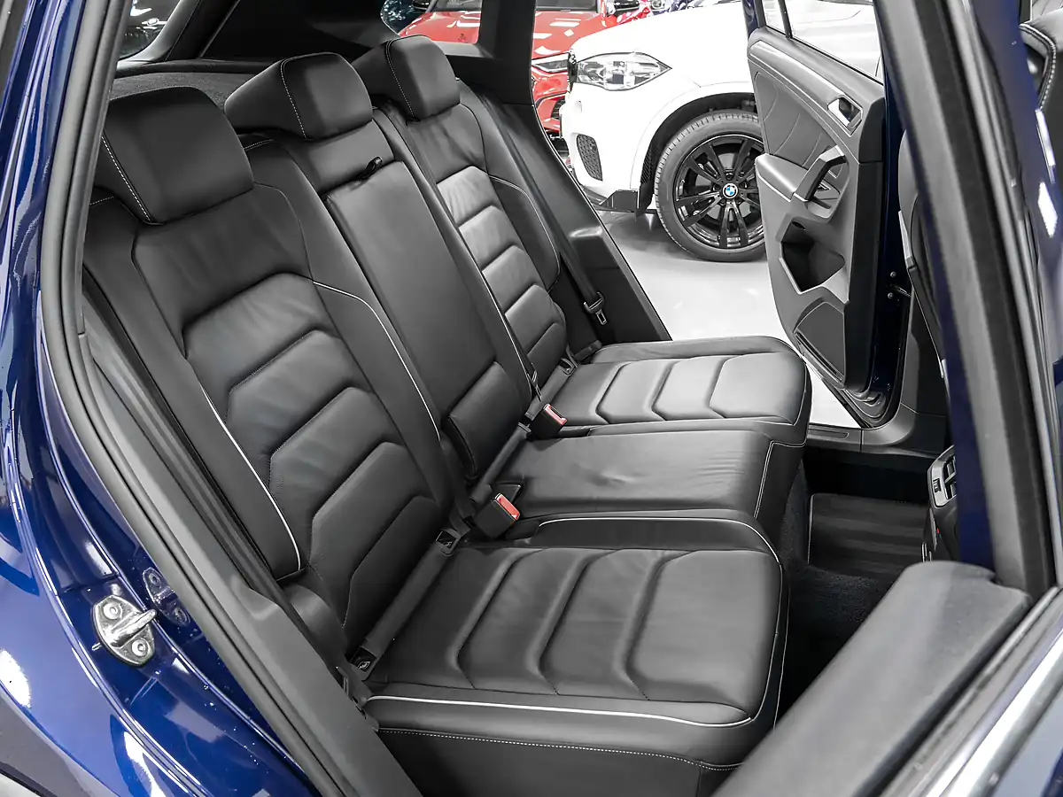 Used 2018 Volkswagen Tiguan R-Line Atlantic Blue - Interior and Exterior details 13