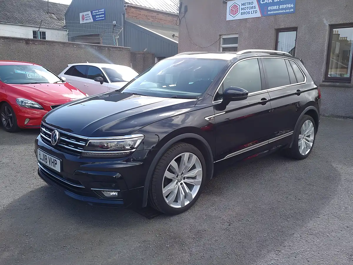 Used 2018 Volkswagen Tiguan R-Line Black - Front View