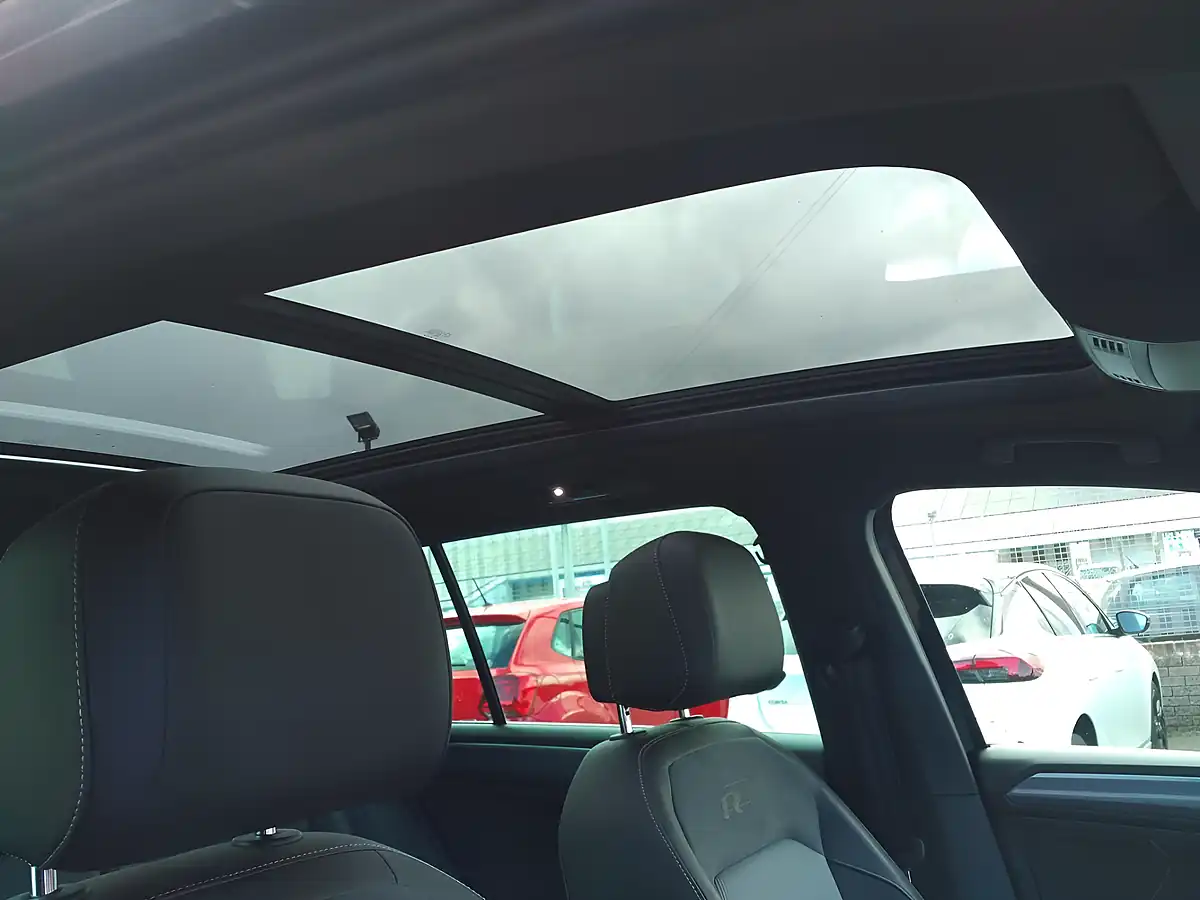Used 2018 Volkswagen Tiguan R-Line Black - Interior and Exterior details 16