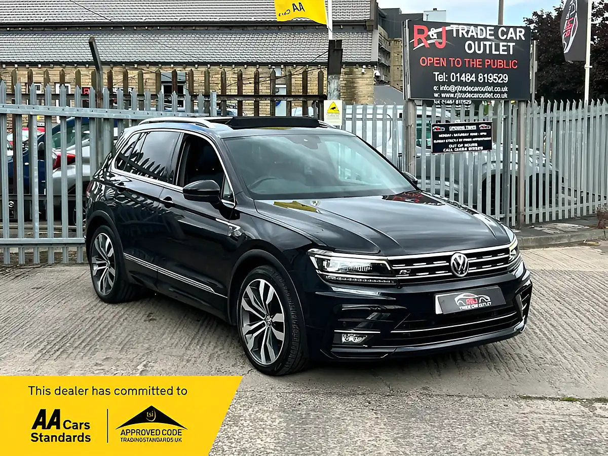 Used 2018 Volkswagen Tiguan R-Line Black - Front View