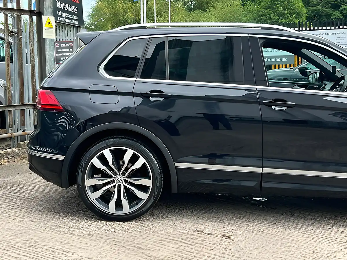 Used 2018 Volkswagen Tiguan R-Line Black - Interior and Exterior details 13