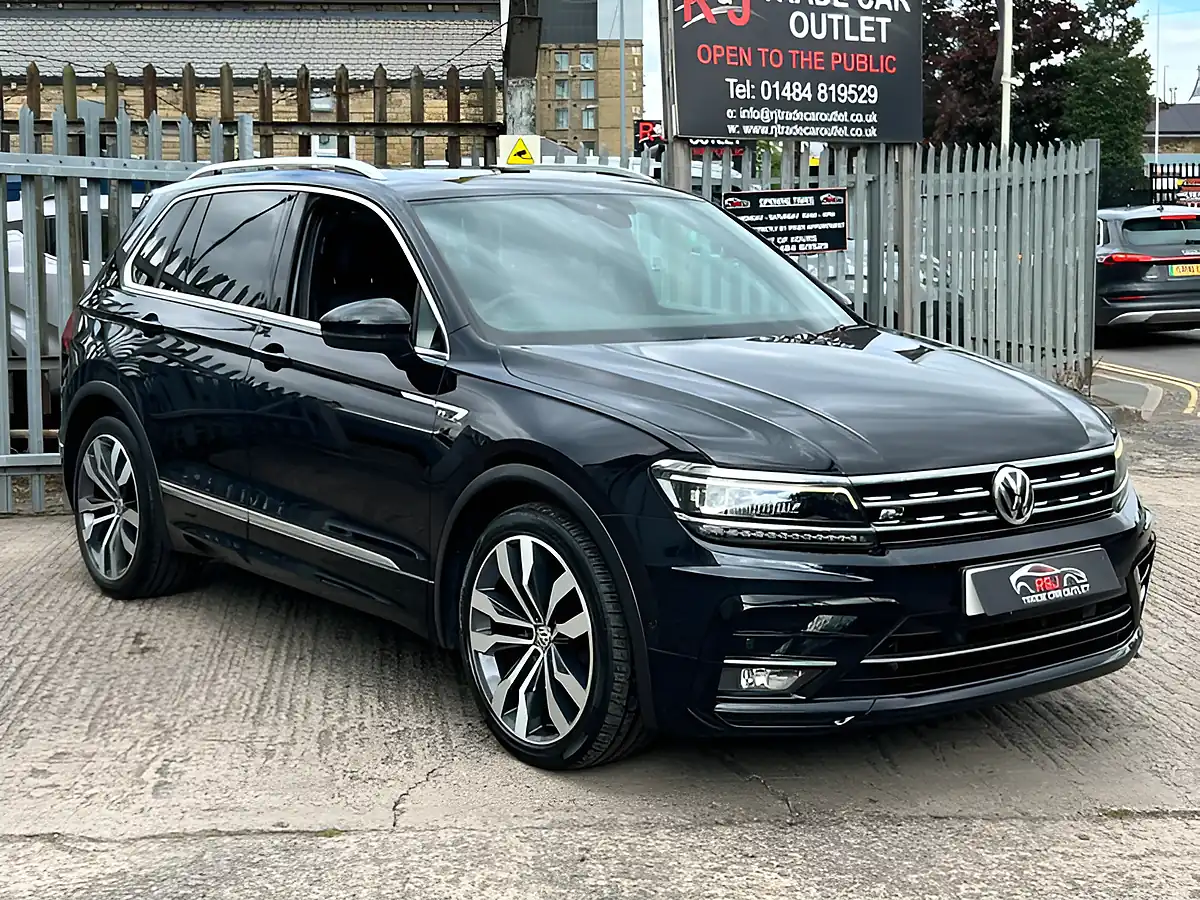 Used 2018 Volkswagen Tiguan R-Line Black - Interior and Exterior details 6