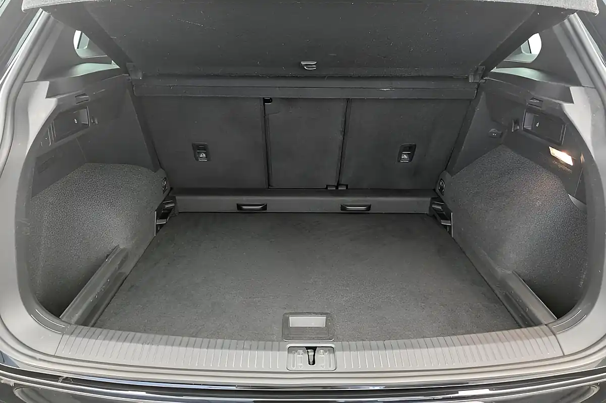Used 2018 Volkswagen Tiguan R-Line Black - Interior and Exterior details 11
