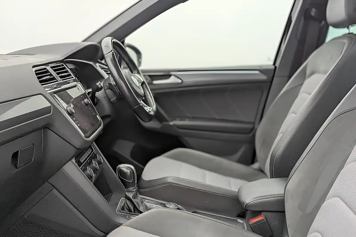 Used 2018 Volkswagen Tiguan R-Line Black - Interior and Exterior details 12