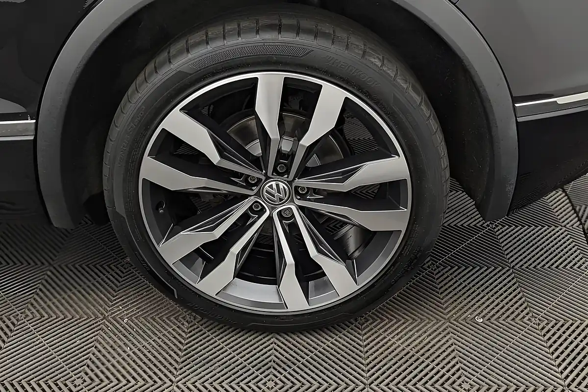 Used 2018 Volkswagen Tiguan R-Line Black - Interior and Exterior details 20