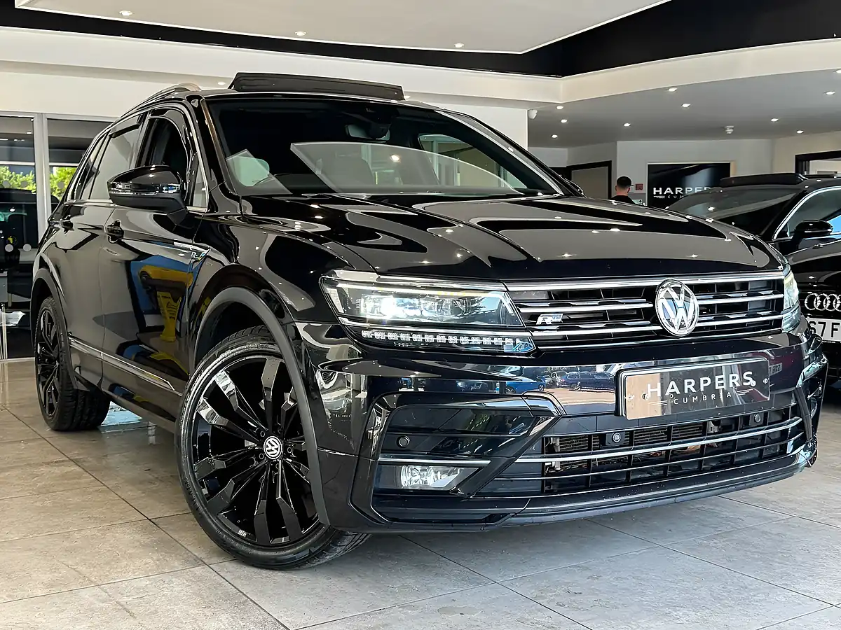 Used 2018 Volkswagen Tiguan R-Line Black - Front View
